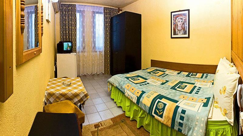 Hotel Vesta Kazanluk Bagian luar foto