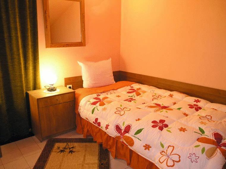 Hotel Vesta Kazanluk Bagian luar foto